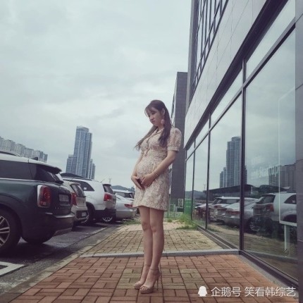 "准妈妈"安素美,怀孕4个月的d曲线公开"想穿漂亮衣服,肚子凸出来了"