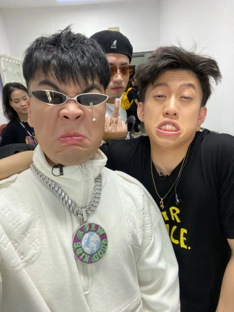 rich brian来中国和王嘉尔奔现,和女朋友网恋?_腾讯新闻