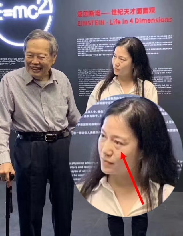 杨振宁|97岁杨振宁携44岁翁帆出席活动，身体倍棒精神好，娇妻发福衰老