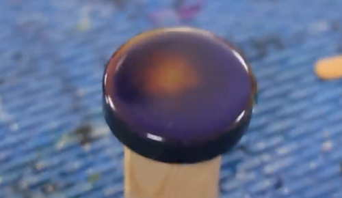 马桶|留在马桶圈上的彩色屁股印，会“出卖”你的心情？