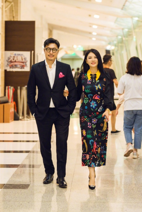 王岳伦|王岳伦时隔12天再次回应KTV事件，坦言有意者为之，获老婆李湘力挺！