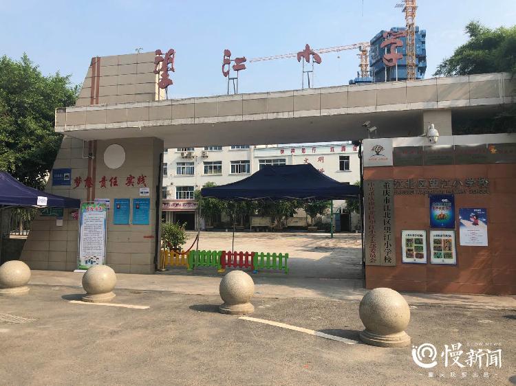 泥泞中"站起来"的望江小学