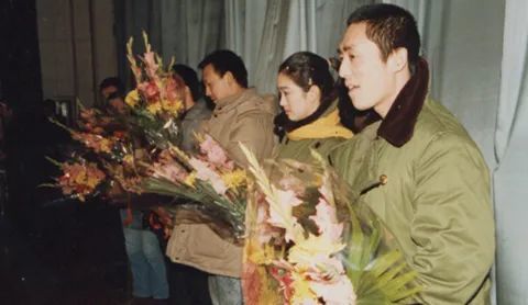 张艺谋|55岁巩俐为72岁外籍老公庆生，意外曝光与张艺谋8年旧情分手原因