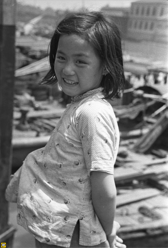 1937年笑容温暖忧伤的上海小女孩_腾讯新闻