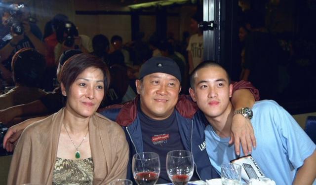 曾志伟|妻子离世后，67岁曾志伟首晒近况状态显憔悴，网友劝其保重身体