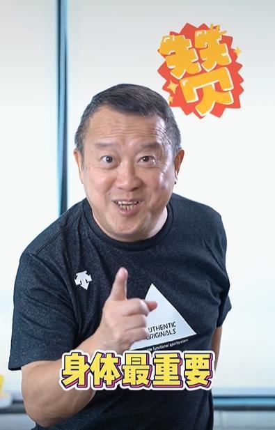 曾志伟|妻子离世后，67岁曾志伟首晒近况状态显憔悴，网友劝其保重身体