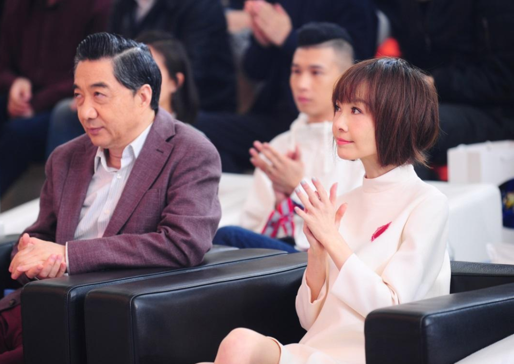 鲁豫|被“初恋”抢走老公，又被初恋离婚，鲁豫的爱情故事有多“惨”？