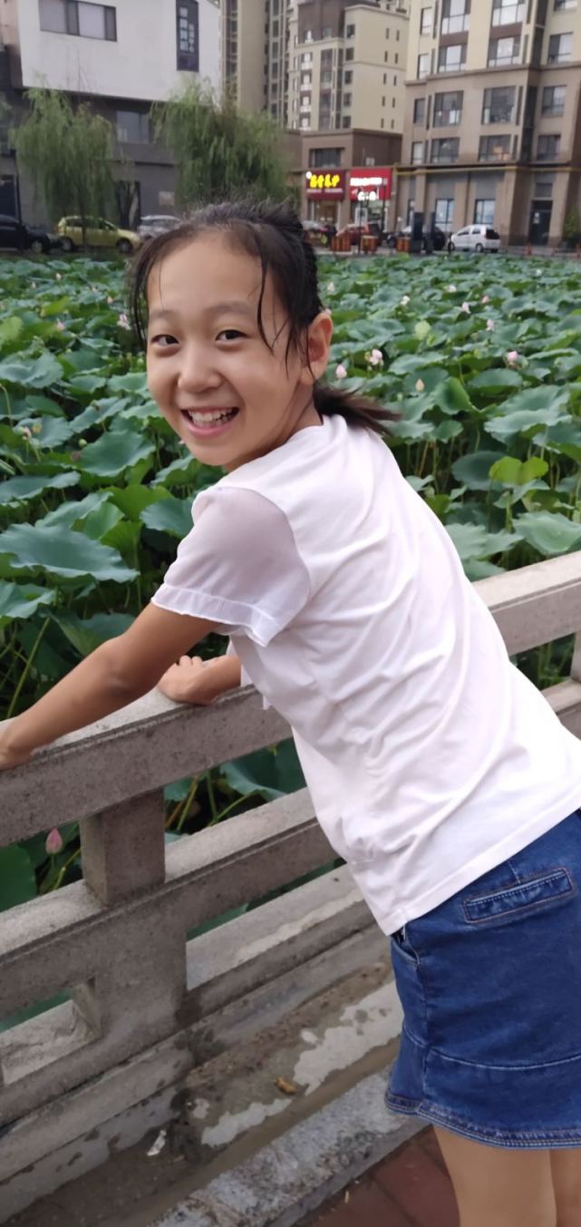 "我孩子2008年出生的,今年11岁,在平度市南京路小学上六年级,她今天没