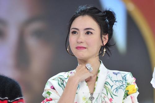 张柏芝|张柏芝小儿子近照曝光，颜值不输哥哥！女神逛超市回应四胎传言