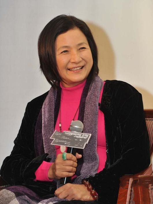 郑佩佩|74岁郑佩佩，传宗接代的折磨，不想强加在子女身上