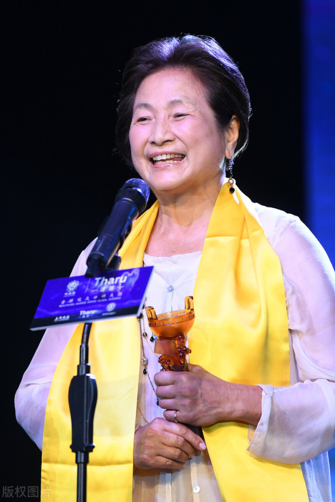 郑佩佩|74岁郑佩佩，传宗接代的折磨，不想强加在子女身上