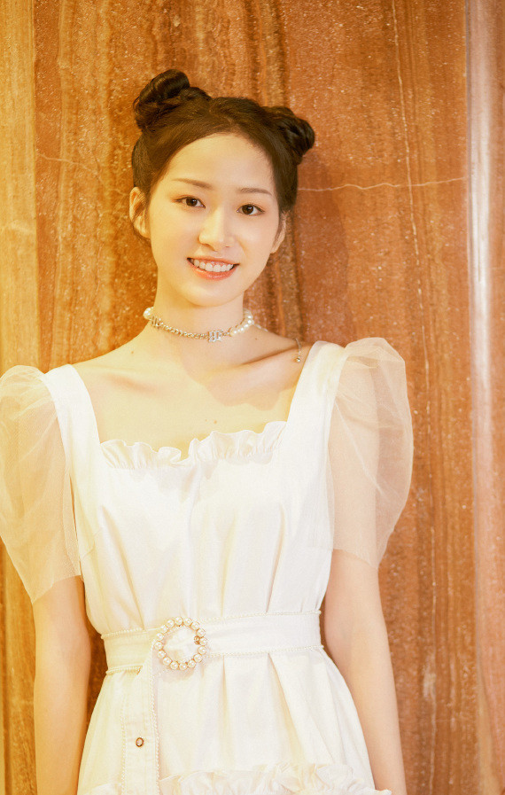 小银花|《琉璃》的小银花，一位00后苗族姑娘，参加过《国风美少年》