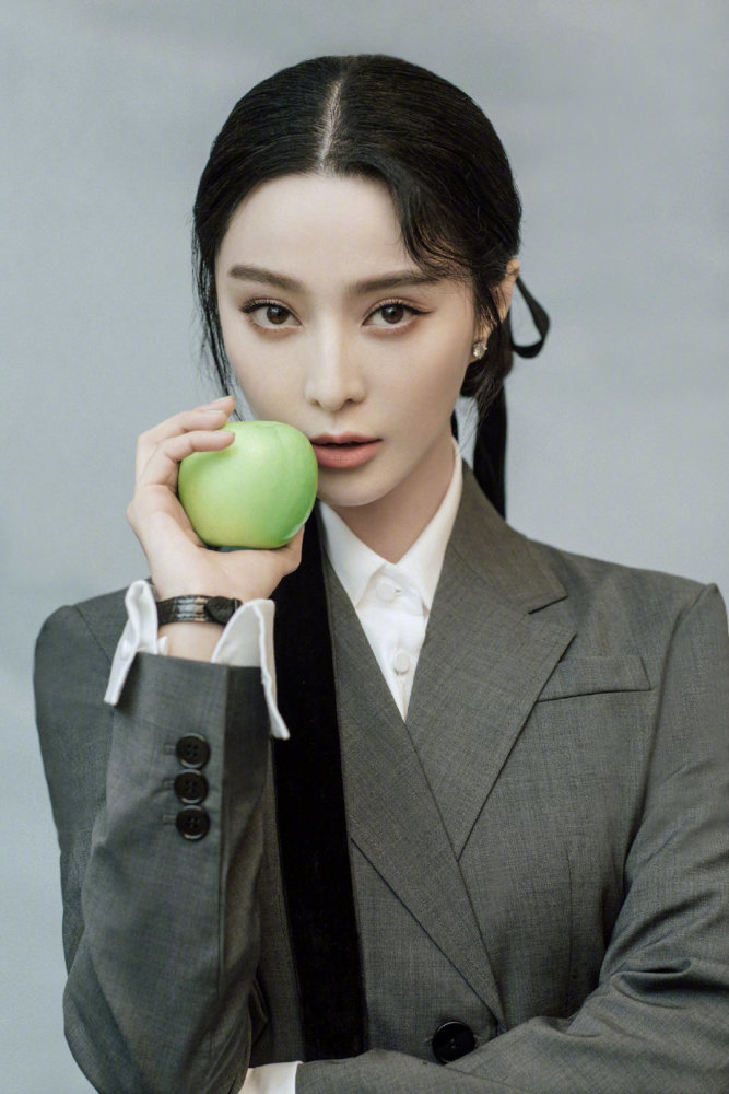 范冰冰|范冰冰终于回归！工作室发文认证参与到知名导演的个展，感知人情