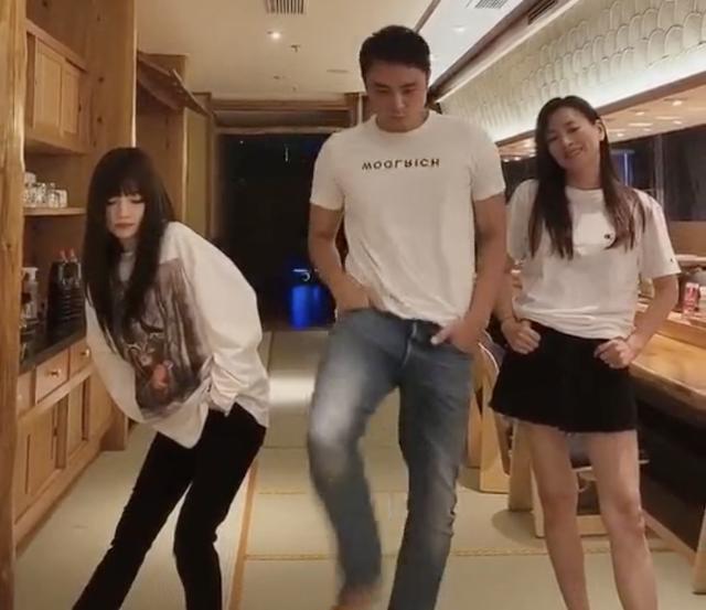 李小璐|无惧争议！张庭明道和李小璐同框跳舞，并大赞她很善良