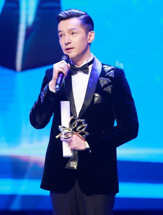 靳东|靳东晒与胡歌同框照引回忆杀，“明台”撇嘴出镜，站姿吊儿郎当有内味