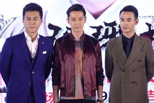 靳东|靳东晒与胡歌同框照引回忆杀，“明台”撇嘴出镜，站姿吊儿郎当有内味