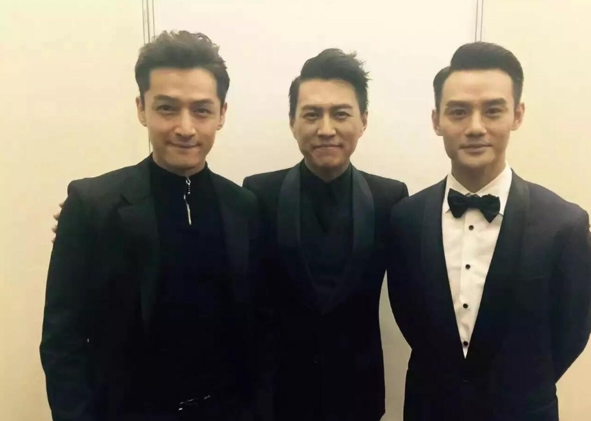 靳东晒与胡歌合影感慨转眼间五年过去胡歌泪目转发嗯