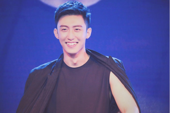 肖战|肖战今天爆出新图片，这次有了很大的突破，真的为肖战感到高兴