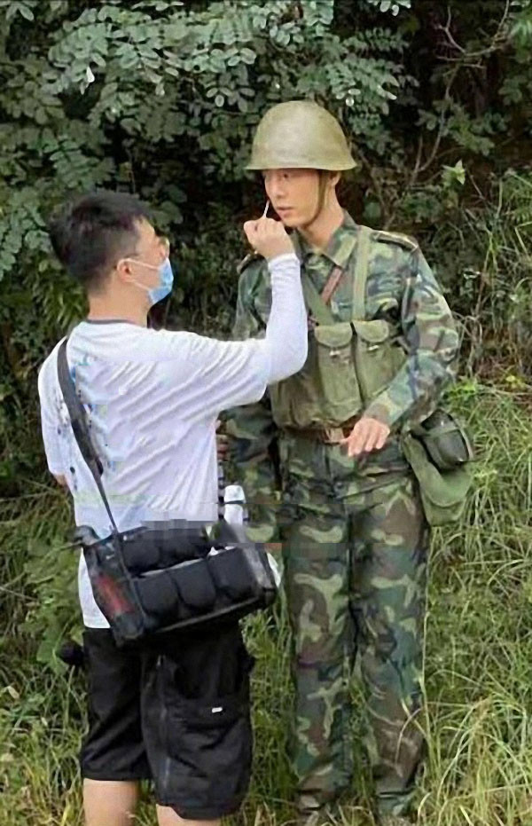 肖战|肖战今天爆出新图片，这次有了很大的突破，真的为肖战感到高兴