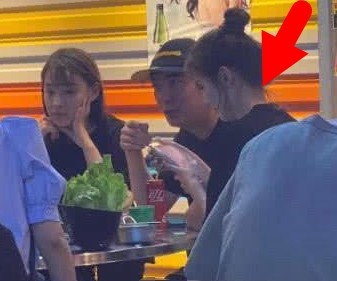王思聪|王思聪一个举动像不舍甜仇？但他同时又被拍下将新欢拽到怀里