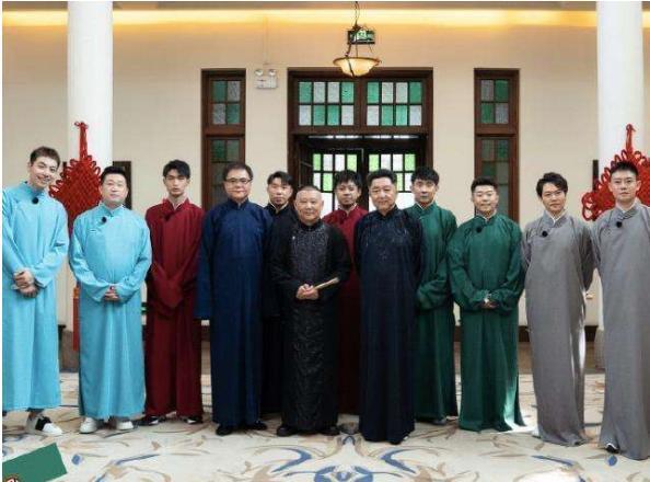 德云斗笑社|看完《德云斗笑社》多日后，我心情复杂的写下这篇文章