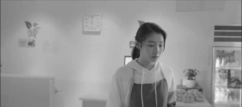 关晓彤|关晓彤发文：撞南墙也不失理想，晒视频片段头发湿漉眼神坚定，真厉害