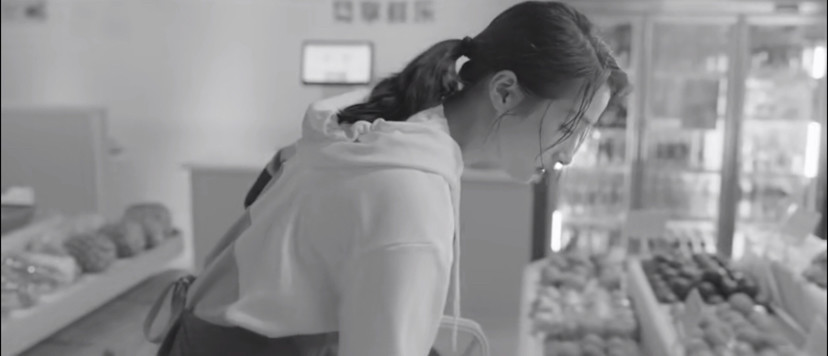 关晓彤|关晓彤发文：撞南墙也不失理想，晒视频片段头发湿漉眼神坚定，真厉害