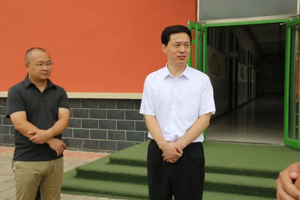 献县人民政府县长王永昌对我县秋季开学准备情况进行调研