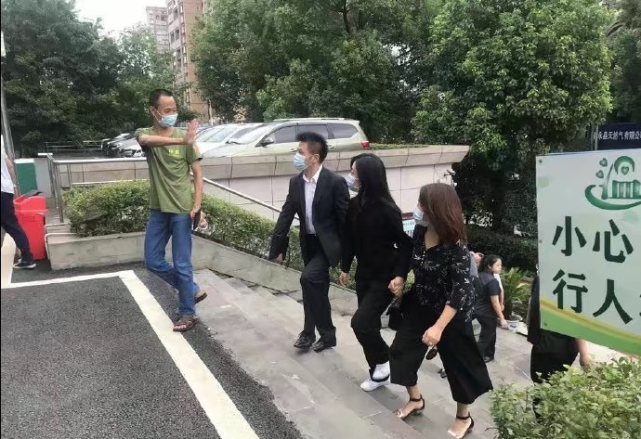 谭松韵|索赔526万，谭松韵为妈妈讨公道，肇事者酒驾逃逸谁给的胆子？