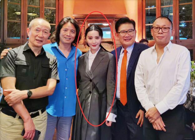 范冰冰|范冰冰近照瘦出小蛮腰，与宋佳廖凡亲密合影，力证友情不变！