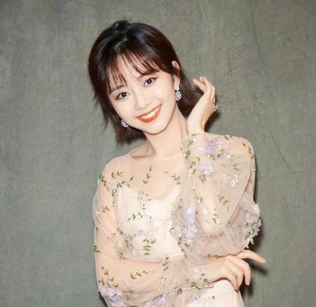 谭松韵|元气少女被迫长大？谭松韵誓为母亲讨回公道，庭审现场泣不成声