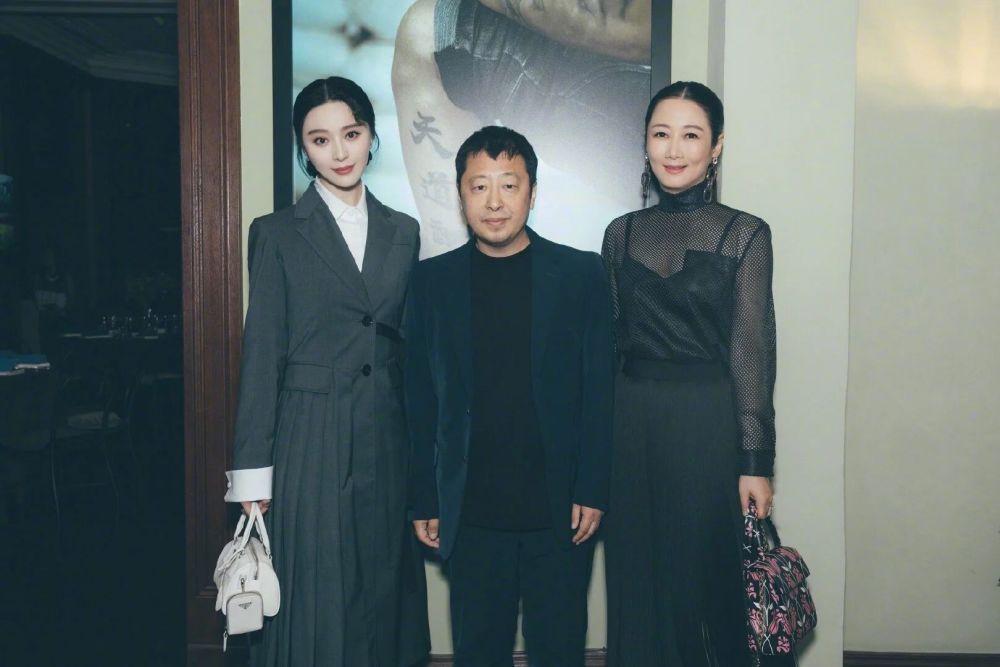 范冰冰|范冰冰无惧官司盛装出席艺术展，与廖凡高调牵手疑做第三者？