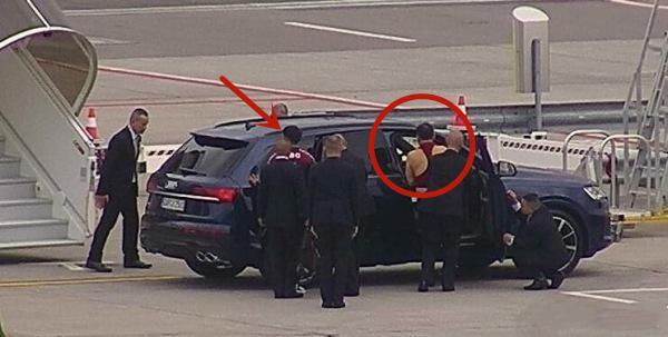 诗妮娜|泰国甄嬛传再更新！泰王穿红背心接诗妮娜团聚，被曝穿同款衣滑雪