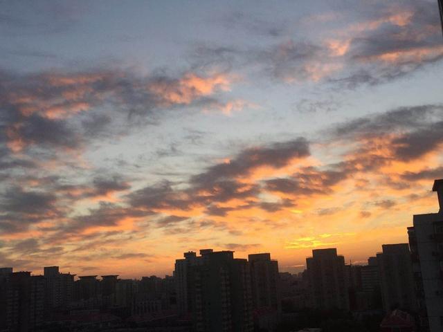 北京|抬头看！今早北京的天空“撞脸”梵高油画