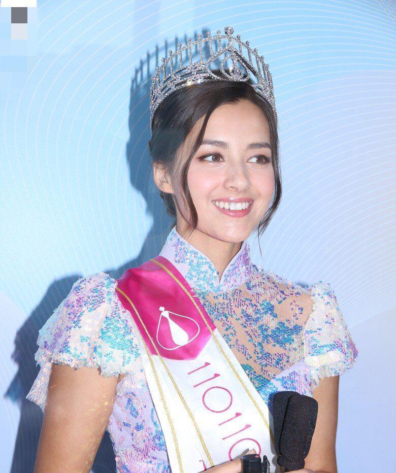 港姐冠军|评委审美终于在线！20届港姐冠军花落混血美女，长相酷似迪丽热巴