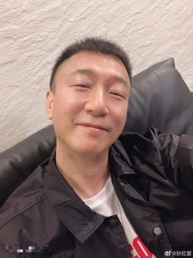 胖成黄渤励志减肥,孙红雷脸小脖子也变长,却与友人深夜约火锅?