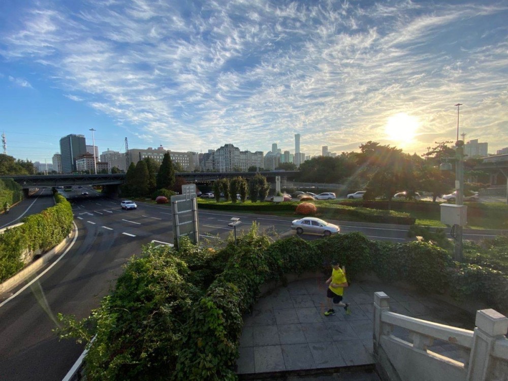 梵高|抬头看！今早北京的天空“撞脸”梵高油画