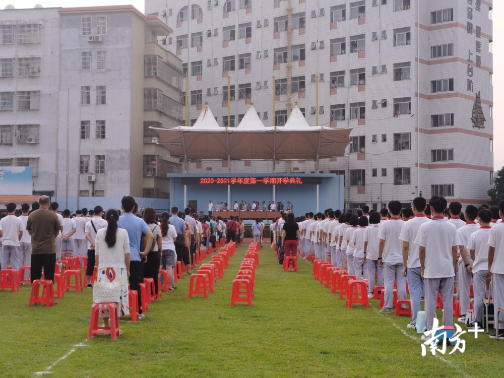 云浮邓发纪念中学今日正式开学_腾讯新闻