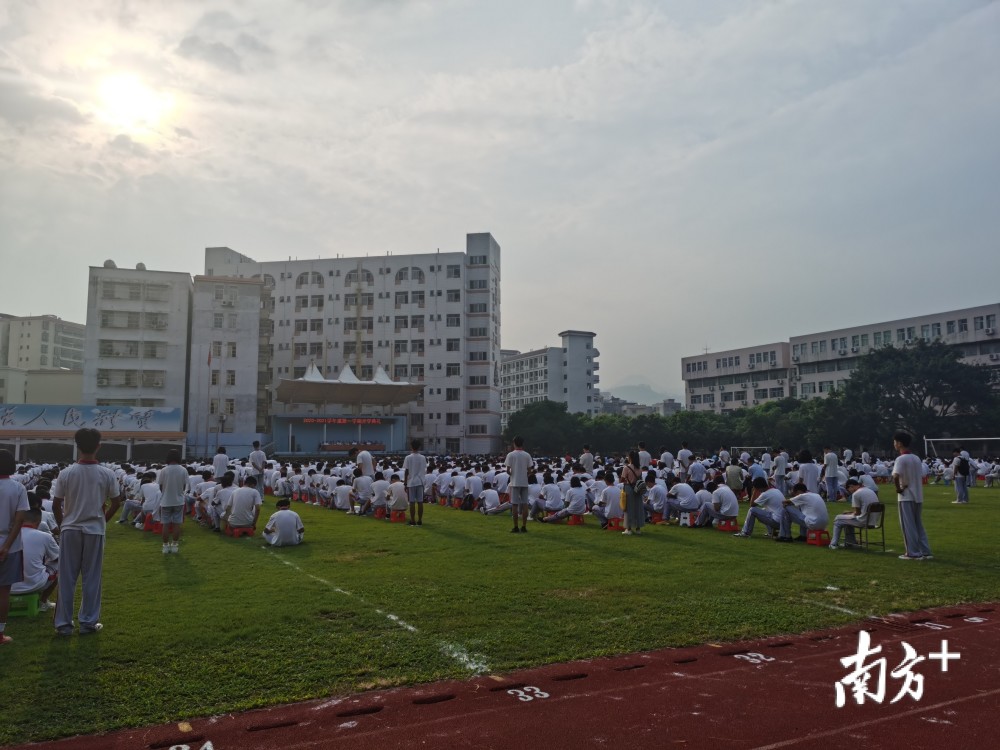 云浮邓发纪念中学今日正式开学_腾讯新闻