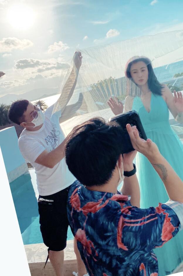 张柏芝|张柏芝复工不忘晒儿子，10岁小Q身高到妈妈肩膀，小王子侧颜超帅