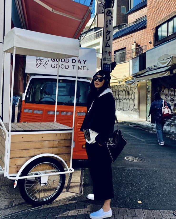 张柏芝|张柏芝复工不忘晒儿子，10岁小Q身高到妈妈肩膀，小王子侧颜超帅