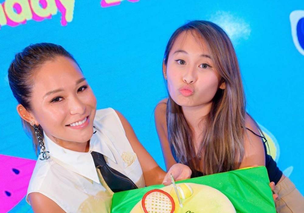 洗米嫂|洗米嫂“神隐”多日更动态，晒与18岁女儿同框照，脸部好似瘦一圈