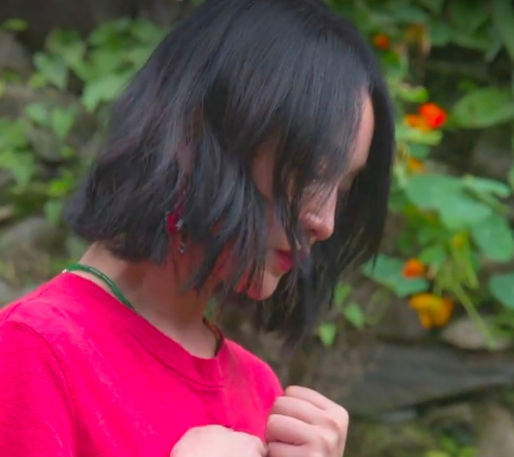 周迅|周迅亮相直播综艺，失去了八级P图待遇，45岁生图状态很真实