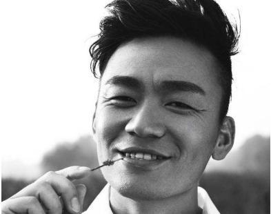 王宝强|王宝强新女友曝光，不求名分为其母亲披麻戴孝，前妻马蓉终于发声