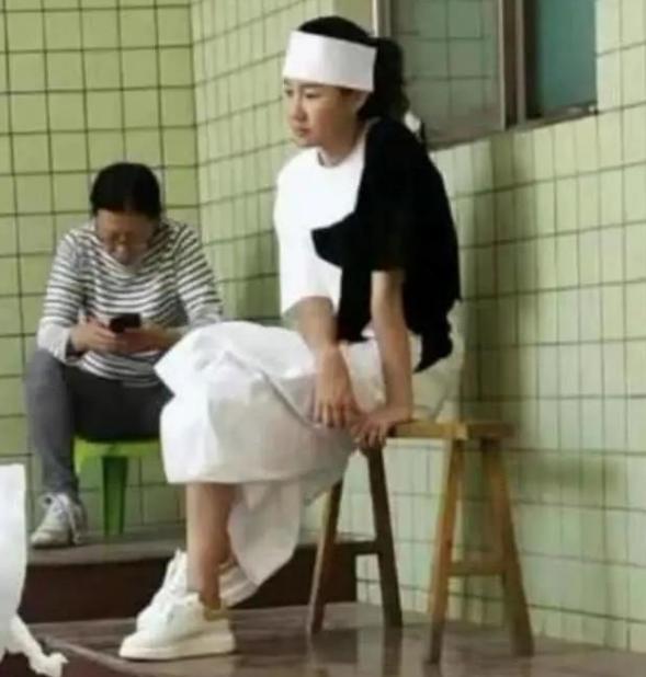 王宝强|王宝强新女友曝光，不求名分为其母亲披麻戴孝，前妻马蓉终于发声