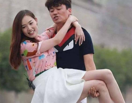 王宝强|王宝强新女友曝光，不求名分为其母亲披麻戴孝，前妻马蓉终于发声