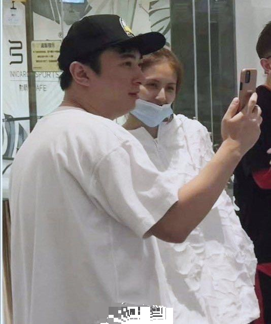 王思聪|王思聪刚与甜仇分手就曝新恋情，真是让人佩服