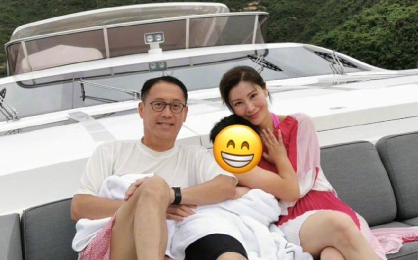 李嘉欣|李嘉欣深夜晒照，50岁的她皮肤光滑紧致，不愧是“最美港姐”