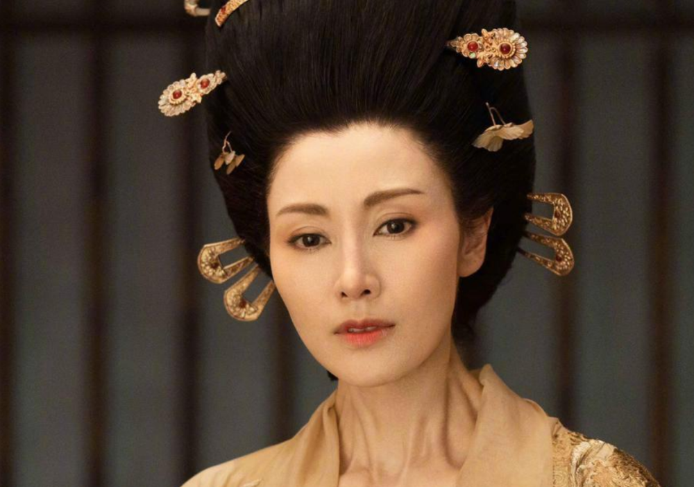 李嘉欣|李嘉欣深夜晒照，50岁的她皮肤光滑紧致，不愧是“最美港姐”