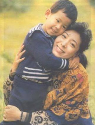 关牧村|一级演员关牧村，曾捡烂菜充饥，被丈夫家暴，后嫁高官被宠21年